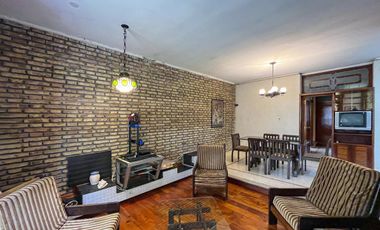 Casa de 3 dormitorios frente a la plaza de Baigorria