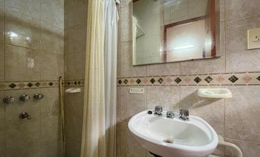 Casa de 3 dormitorios frente a la plaza de Baigorria