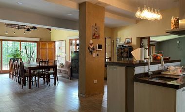 Venta Casa 2 dormitorios, cochera, quincho y pileta en Fisherton