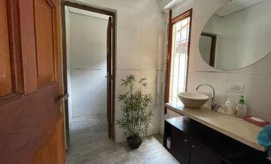 Venta Casa 2 dormitorios, cochera, quincho y pileta en Fisherton