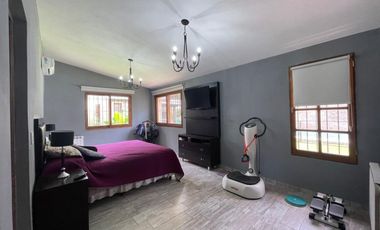 Venta Casa 2 dormitorios, cochera, quincho y pileta en Fisherton