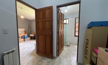 Venta Casa 2 dormitorios, cochera, quincho y pileta en Fisherton