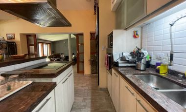 Venta Casa 2 dormitorios, cochera, quincho y pileta en Fisherton