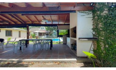 Venta Casa 2 dormitorios, cochera, quincho y pileta en Fisherton