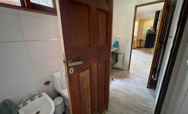 Venta Casa 2 dormitorios, cochera, quincho y pileta en Fisherton