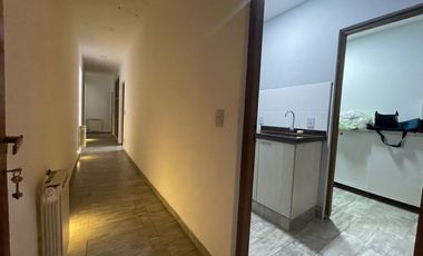 Venta Casa 2 dormitorios, cochera, quincho y pileta en Fisherton