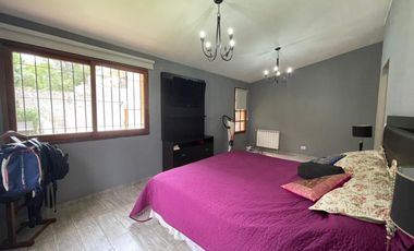 Venta Casa 2 dormitorios, cochera, quincho y pileta en Fisherton