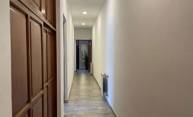 Venta Casa 2 dormitorios, cochera, quincho y pileta en Fisherton