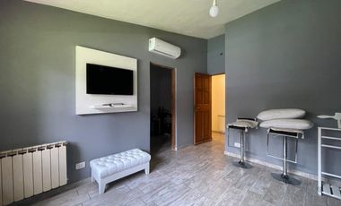 Venta Casa 2 dormitorios, cochera, quincho y pileta en Fisherton