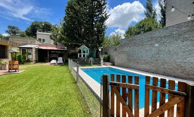 Venta Casa 2 dormitorios, cochera, quincho y pileta en Fisherton