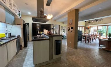 Venta Casa 2 dormitorios, cochera, quincho y pileta en Fisherton