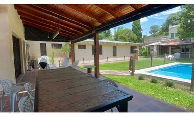 Venta Casa 2 dormitorios, cochera, quincho y pileta en Fisherton