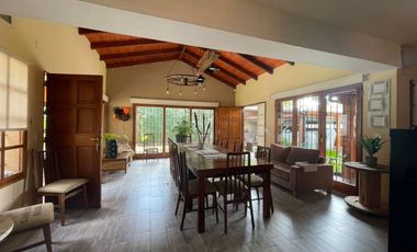 Venta Casa 2 dormitorios, cochera, quincho y pileta en Fisherton