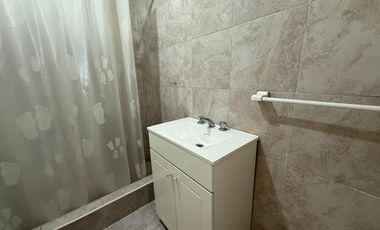 Departamento dos ambientes planta baja con patio en alquiler en Wilde