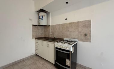 Departamento dos ambientes planta baja con patio en alquiler en Wilde