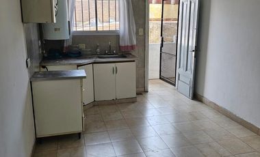 Departamento 2 ambientes al frente con balcón interno y Patio