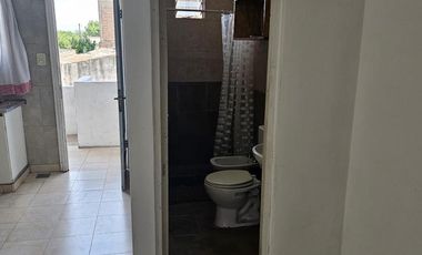 Departamento 2 ambientes al frente con balcón interno y Patio