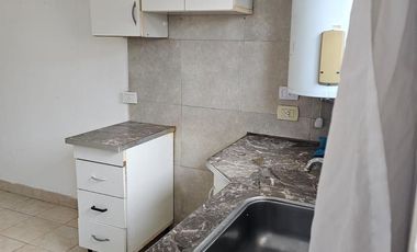 Departamento 2 ambientes al frente con balcón interno y Patio