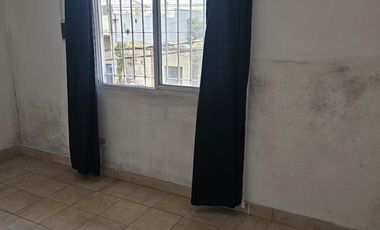 Departamento 2 ambientes al frente con balcón interno y Patio