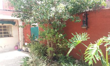 Se vende en casa en Lanús este. Se aceptan ofertas, urgente por viaje!