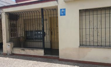 Se vende en casa en Lanús este. Se aceptan ofertas, urgente por viaje!