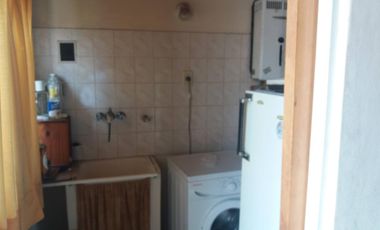 Se vende en casa en Lanús este. Se aceptan ofertas, urgente por viaje!
