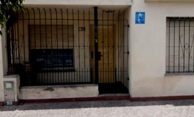 Se vende en casa en Lanús este. Se aceptan ofertas, urgente por viaje!