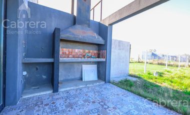 Venta Casa 2 Dormitorios en barrio Los Fresnos de Sicardi, La Plata.