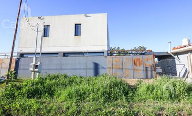 Venta Casa 2 Dormitorios en barrio Los Fresnos de Sicardi, La Plata.