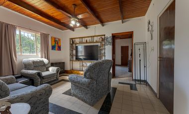 CASA DE 3 DORMITORIOS CON GRAN TERRENO DE 1.600 M2