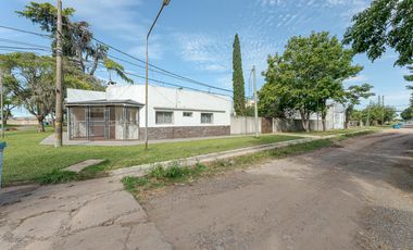 CASA DE 3 DORMITORIOS CON GRAN TERRENO DE 1.600 M2