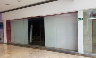 Local comercial en Interlomas con mantenimiento incluido