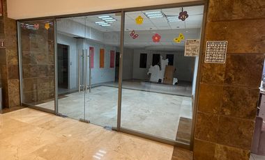 Local comercial en Plaza Victoria Interlomas