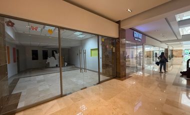 Local comercial en Plaza Victoria Interlomas