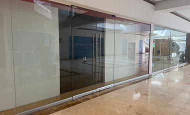 Local comercial en Plaza Victoria Interlomas