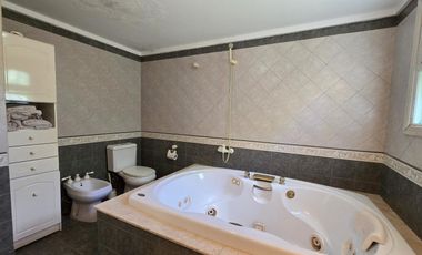 Casa en venta, 3 dormitorios + Parque + Piscina + Garage