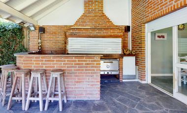 Casa en venta, 3 dormitorios + Parque + Piscina + Garage