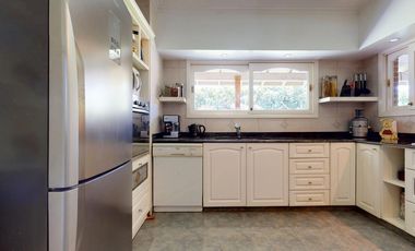 Casa en venta, 3 dormitorios + Parque + Piscina + Garage