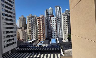 Departamento en venta en Lomas Oeste con cochera y seguridad por camaras
