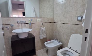Departamento en venta en Lomas Oeste con cochera y seguridad por camaras