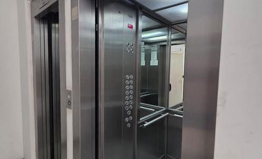 Departamento en venta en Lomas Oeste con cochera y seguridad por camaras