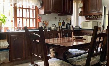 Lindísima casa de 4 ambientes, cochera y gran terraza!