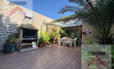 Lindísima casa de 4 ambientes, cochera y gran terraza!