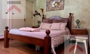 Lindísima casa de 4 ambientes, cochera y gran terraza!