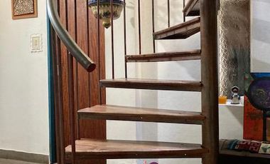 Lindísima casa de 4 ambientes, cochera y gran terraza!