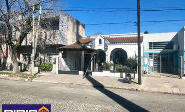 Casa en venta Burzaco con pileta!!!