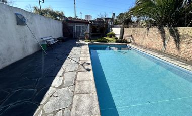 Casa en venta Burzaco con pileta!!!