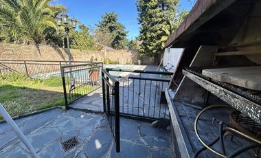 Casa en venta Burzaco con pileta!!!