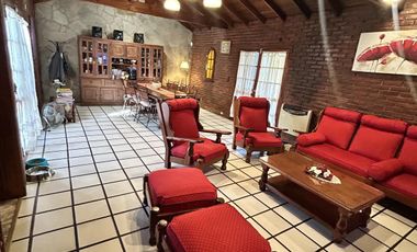 Casa en venta Burzaco con pileta!!!