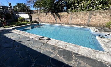 Casa en venta Burzaco con pileta!!!